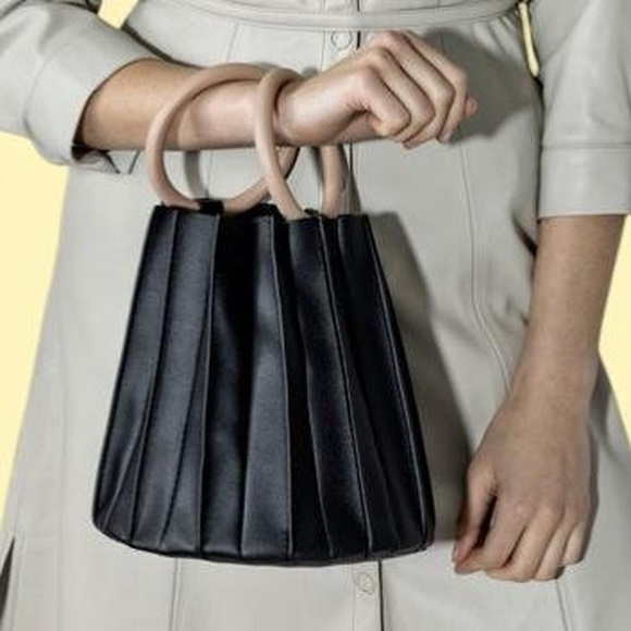 Source Unknown Handbags - Black Pleated Leather Handbag with Wooden-looking Style Handle
